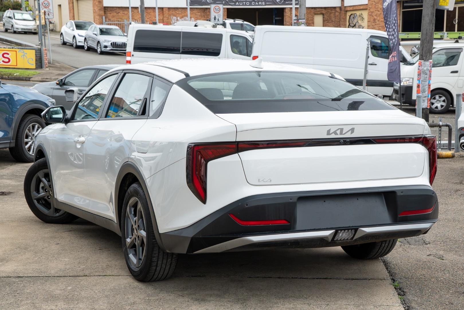 2025 Kia K4 S in Clear White (Ud)