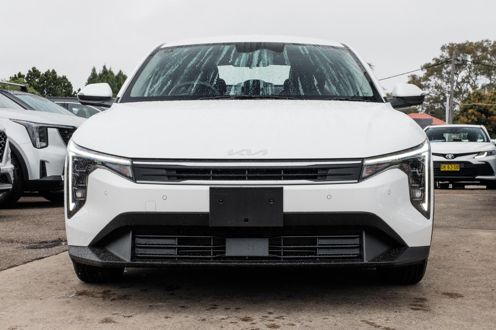 2025 Kia K4 S in Clear White (Ud)