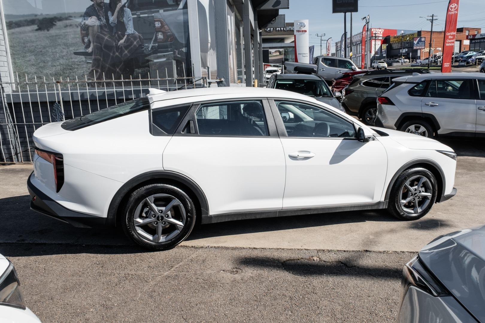2025 Kia K4 S in Clear White (Ud)