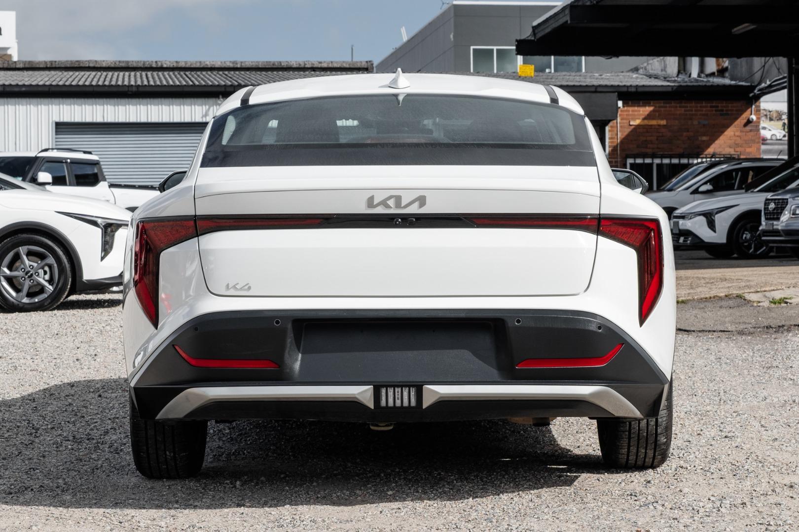 2025 Kia K4 S in Clear White (Ud)