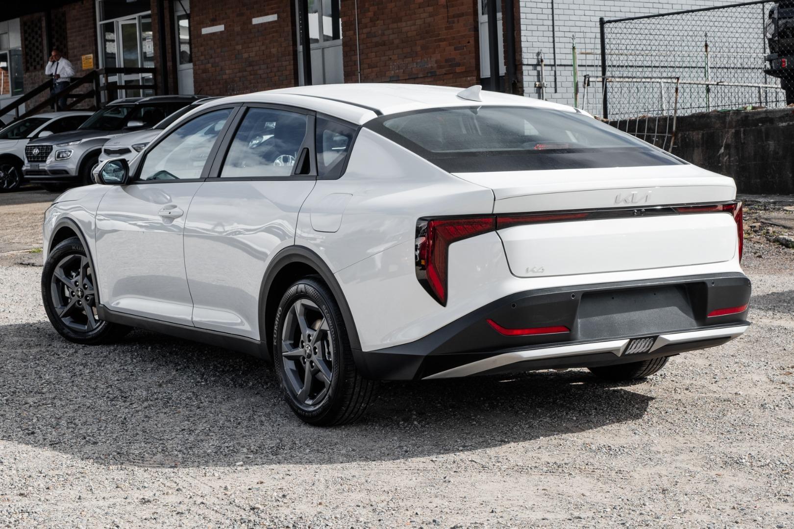 2025 Kia K4 S in Clear White (Ud)