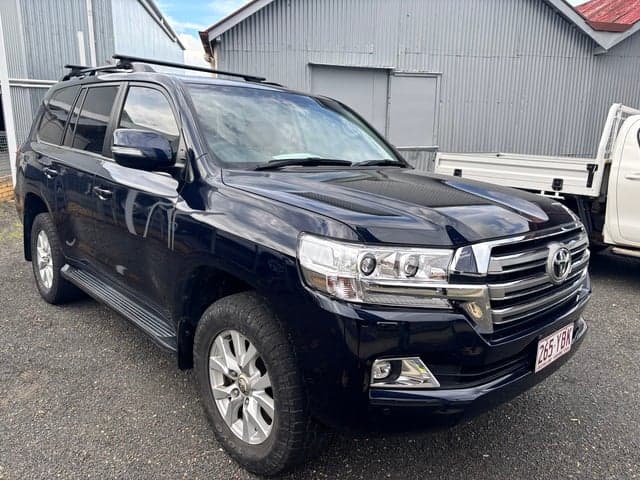 2018 Toyota Landcruiser VX in Blue