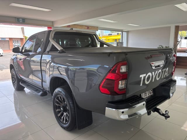 2023 Toyota Hilux SR5 in Silver