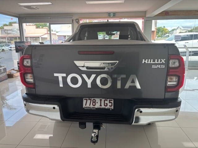 2023 Toyota Hilux SR5 in Silver