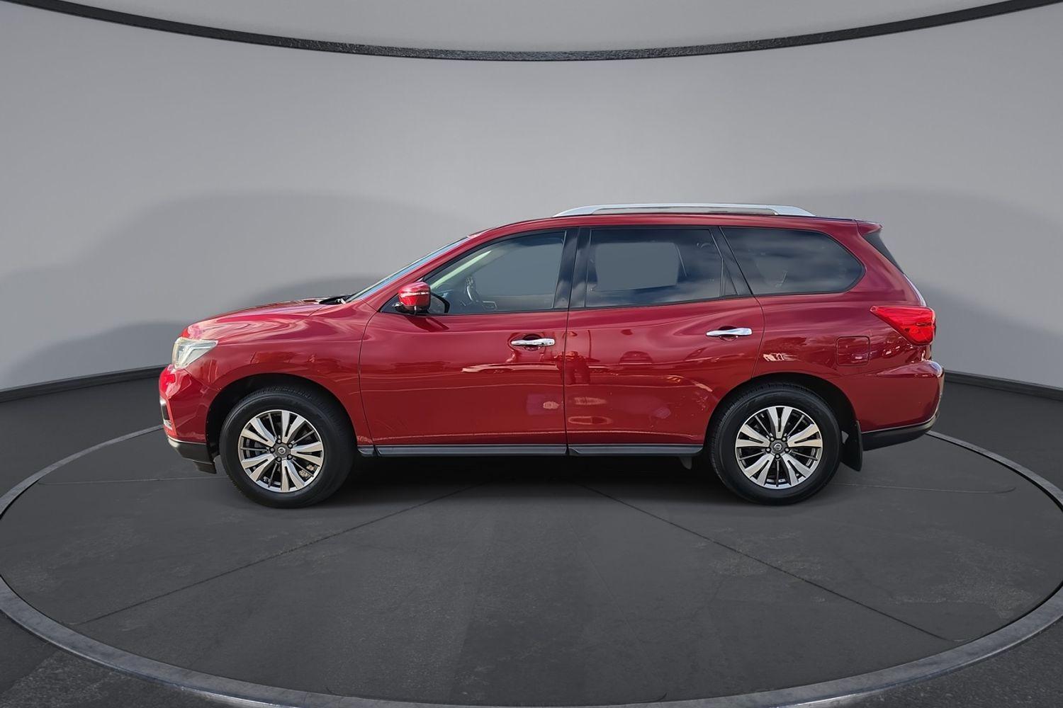 2018 Nissan Pathfinder ST-L in Red
