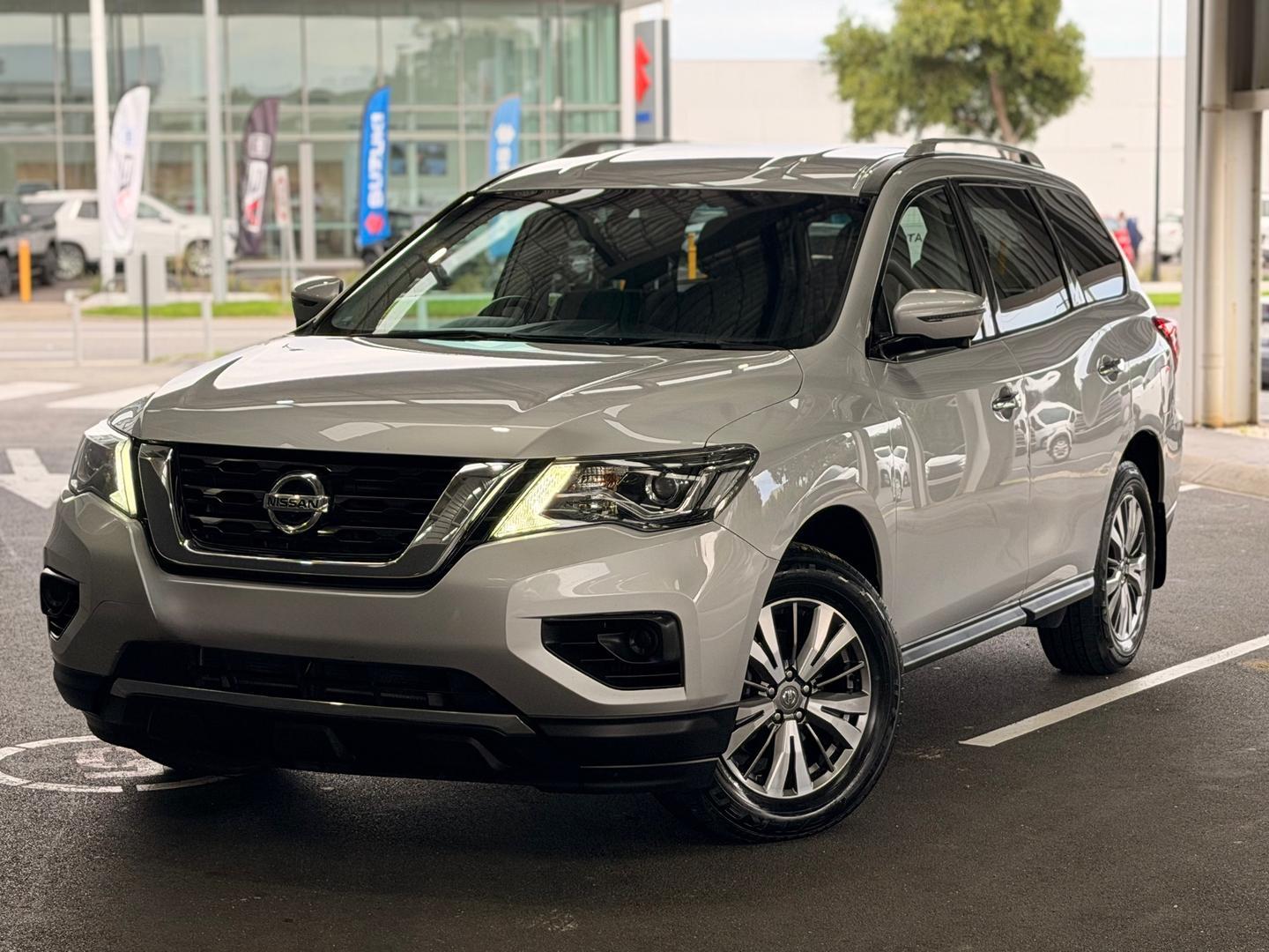 2019 Nissan Pathfinder ST in Silver