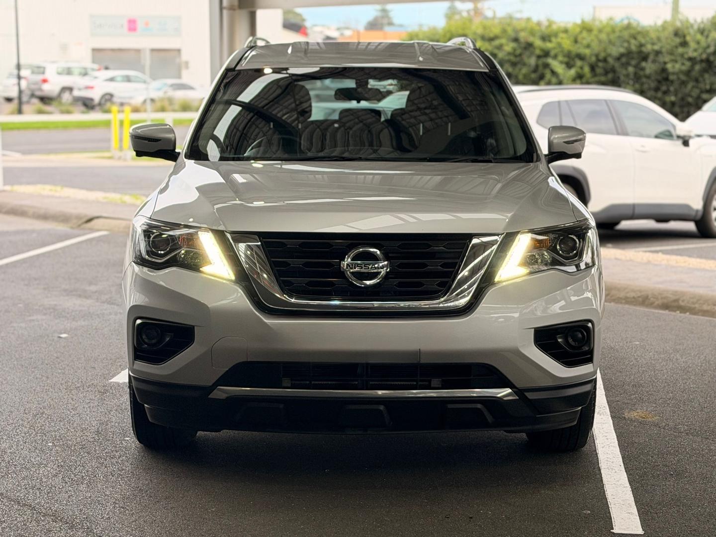 2019 Nissan Pathfinder ST in Silver