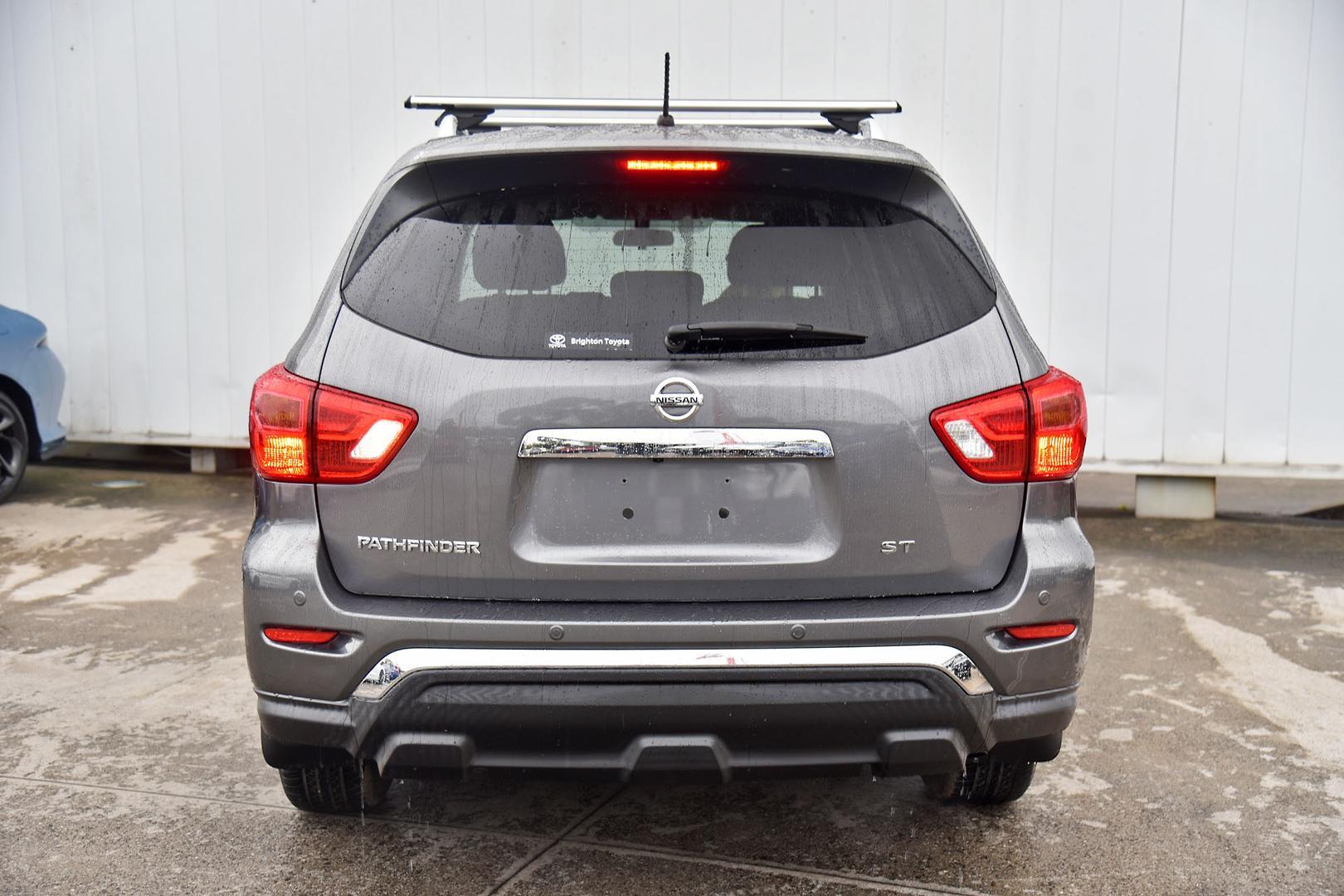 2017 Nissan Pathfinder ST in Grey