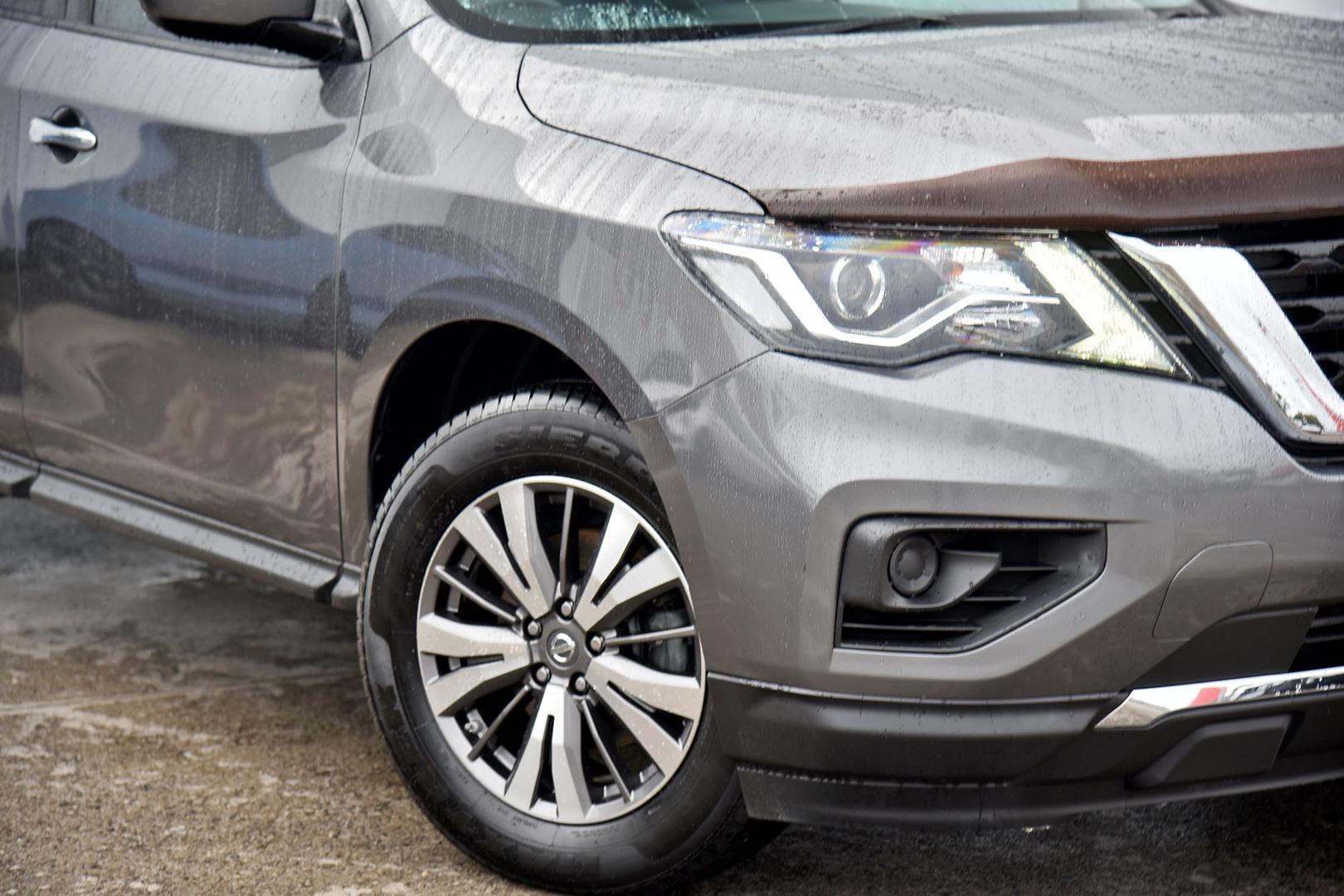 2017 Nissan Pathfinder ST in Grey