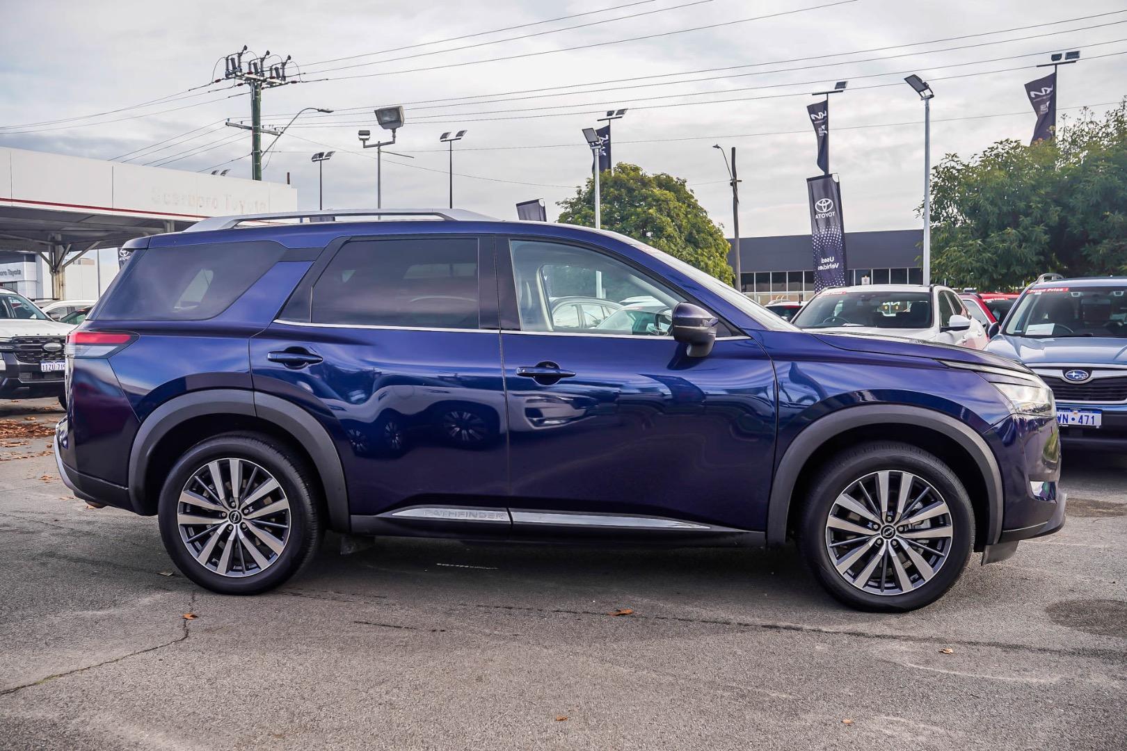2023 Nissan Pathfinder Ti-L in Blue