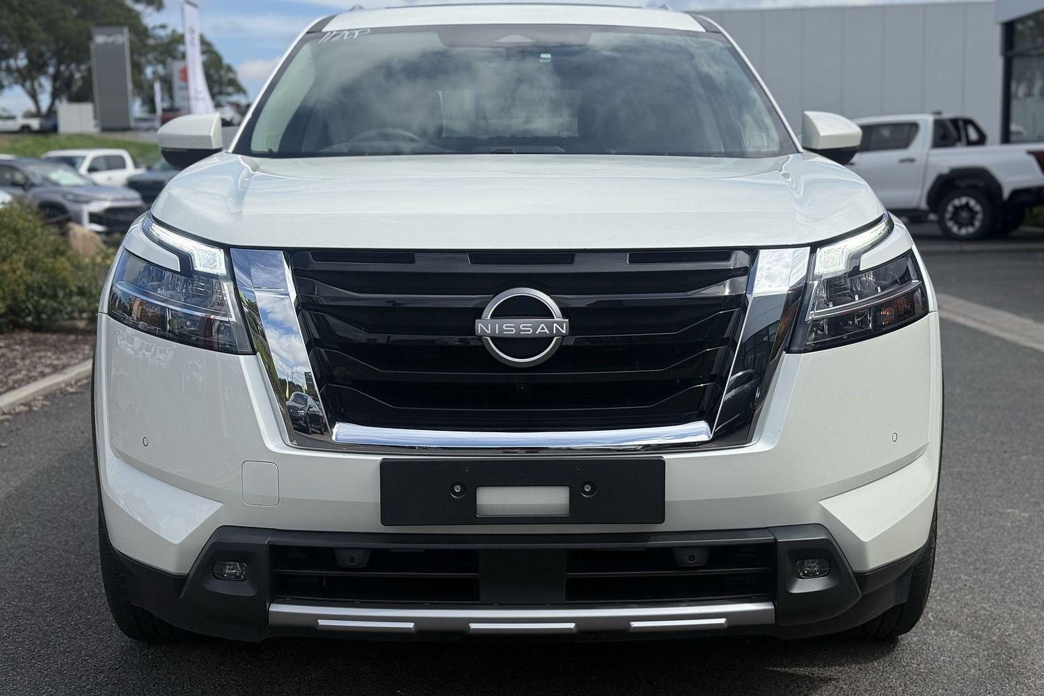2024 Nissan Pathfinder Ti-L in White