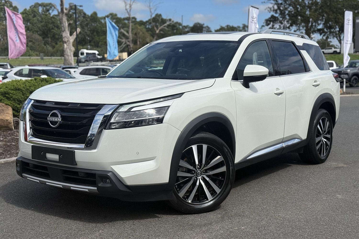 2024 Nissan Pathfinder Ti-L in White