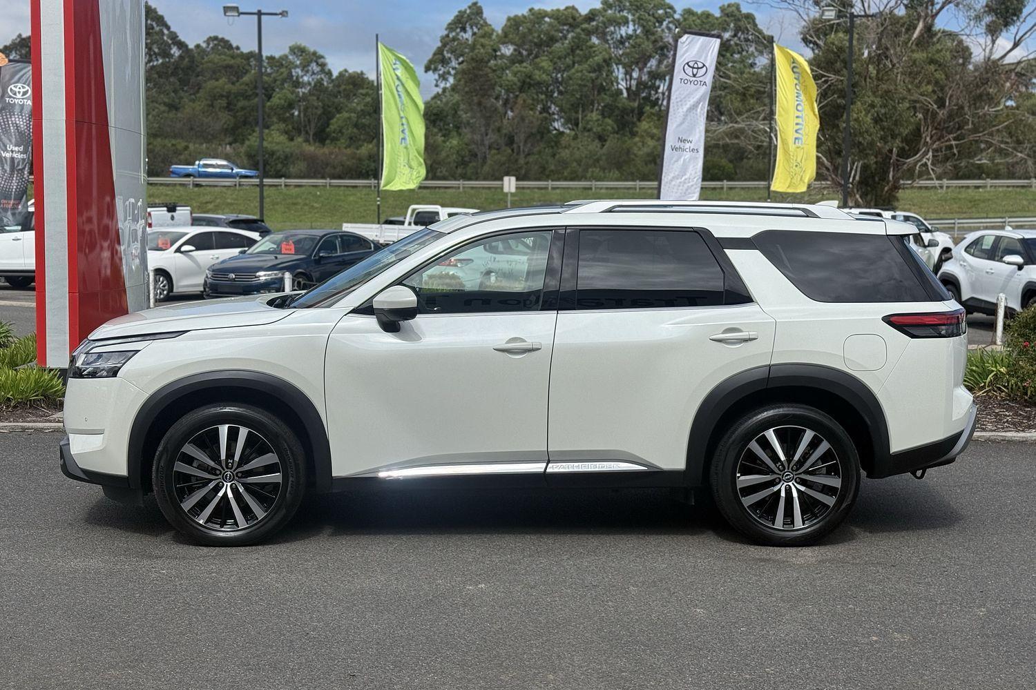2024 Nissan Pathfinder Ti-L in White