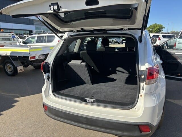2017 Toyota Kluger GX in White