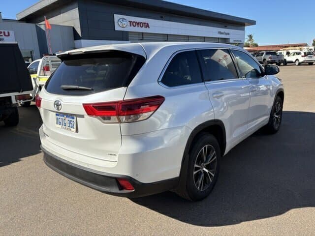 2017 Toyota Kluger GX in White