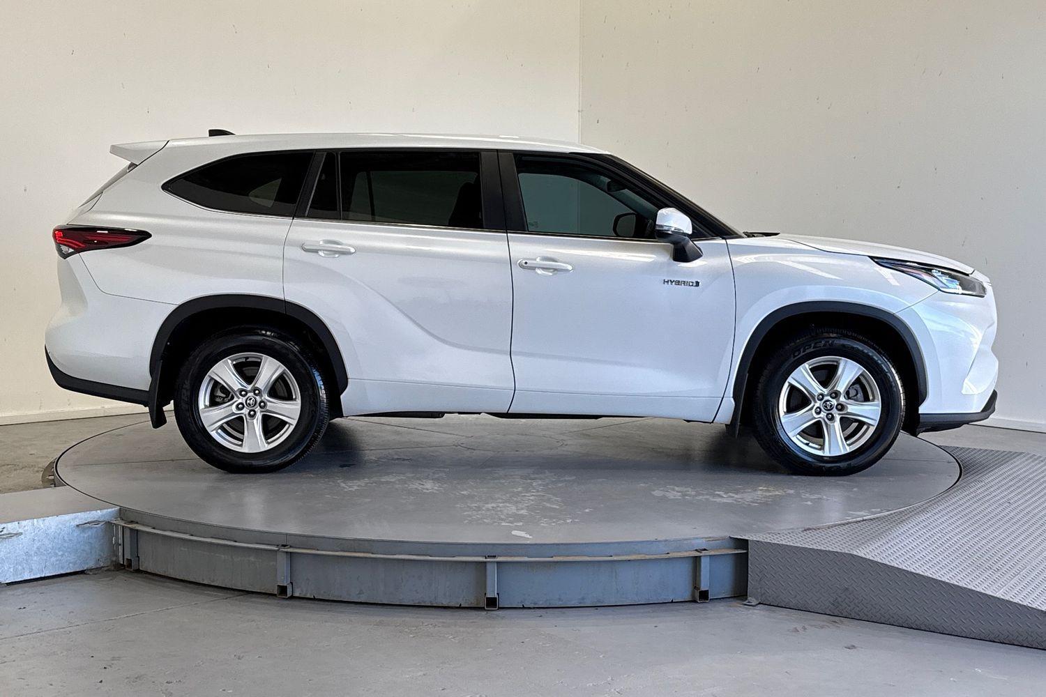 2024 Toyota Kluger GX AWD in White