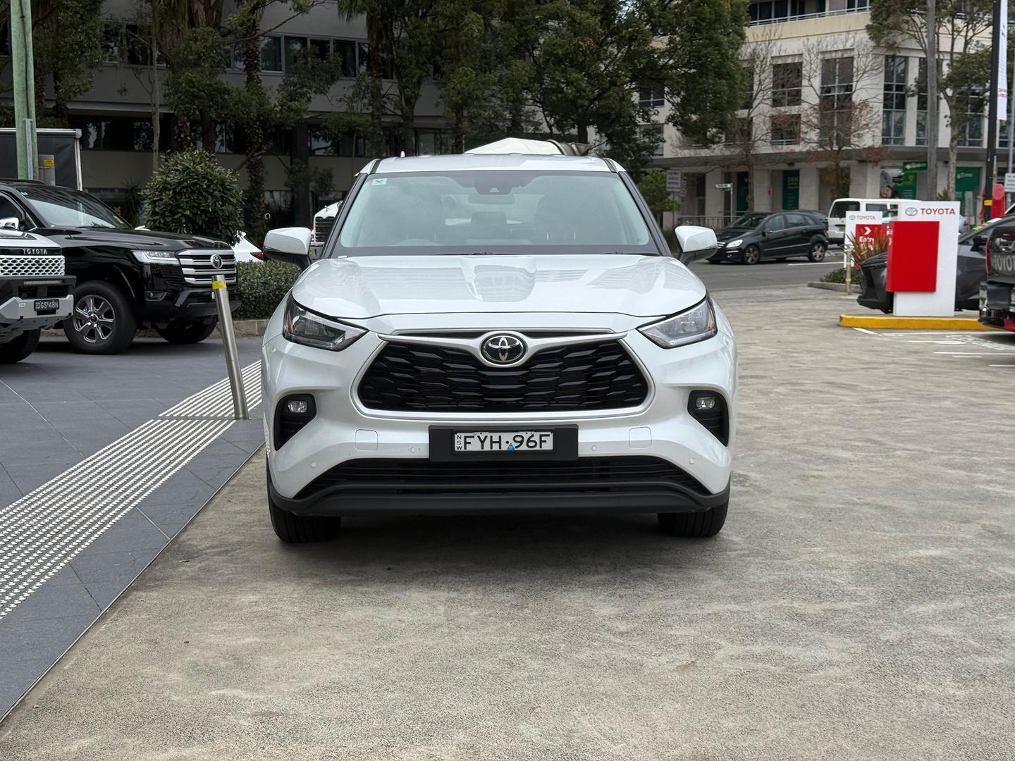 2025 Toyota Kluger GX AWD in White