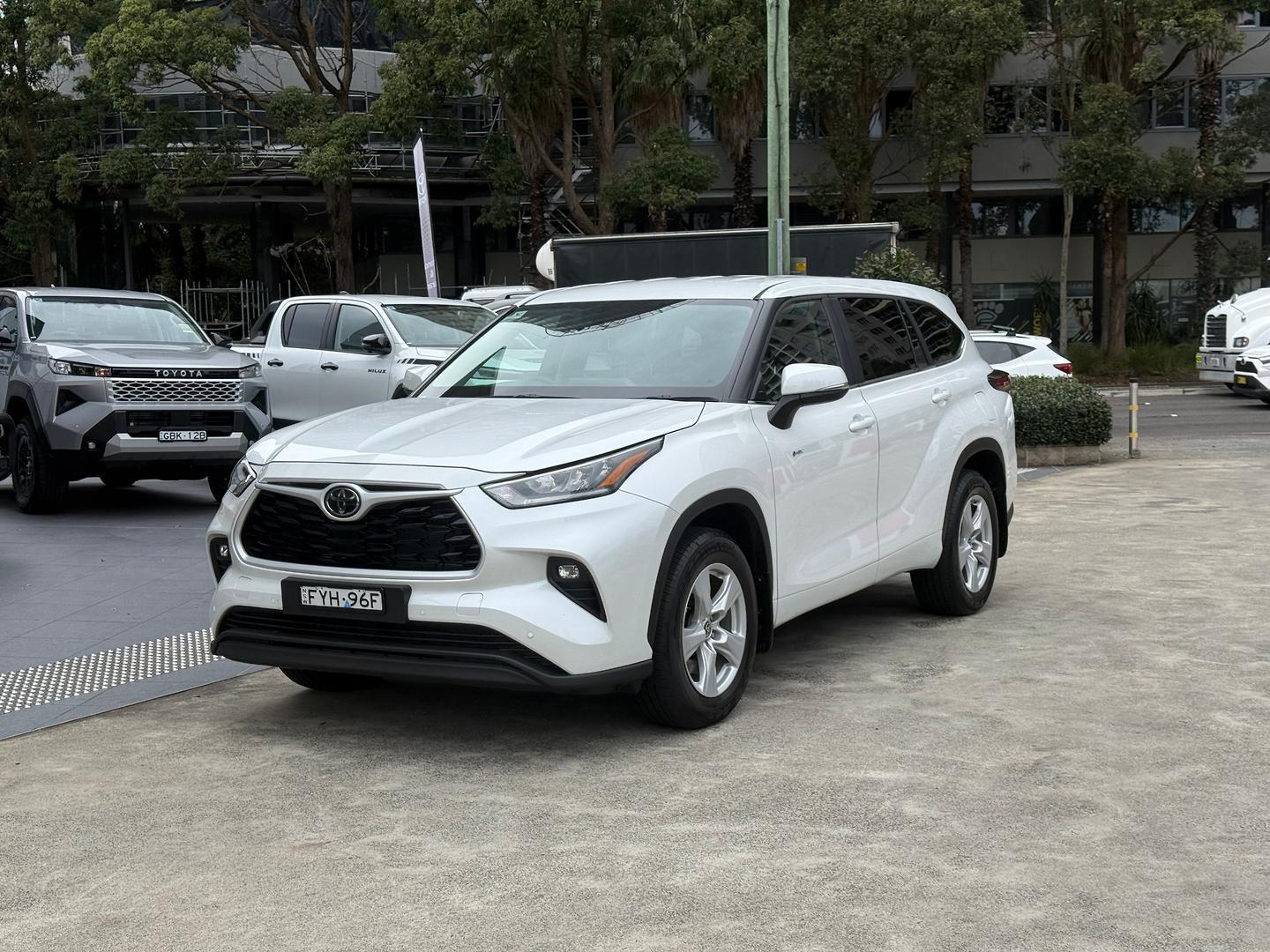 2025 Toyota Kluger GX AWD in White