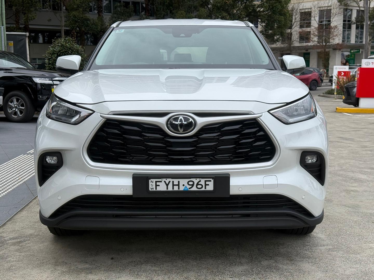 2025 Toyota Kluger GX AWD in White