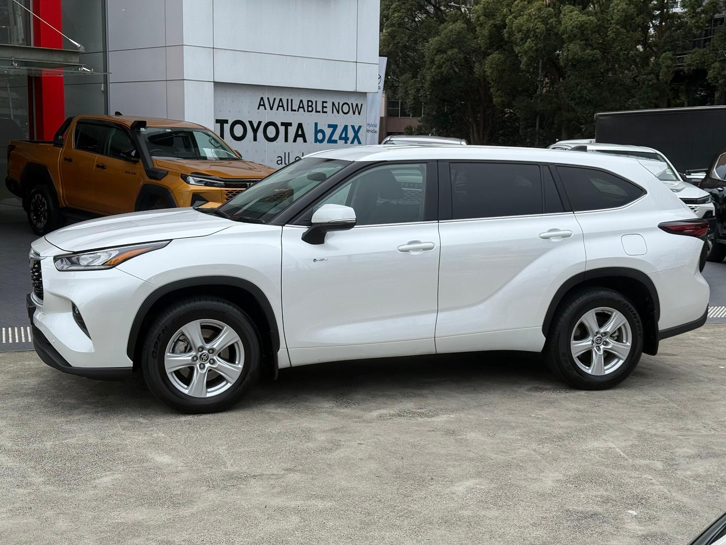 2025 Toyota Kluger GX AWD in White