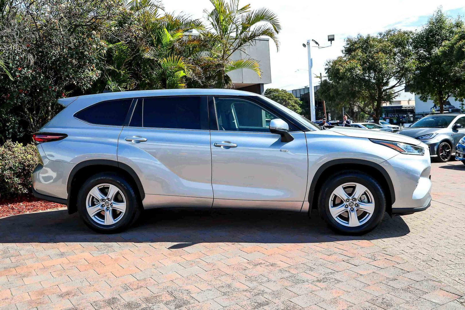 2025 Toyota Kluger GX AWD in Silver