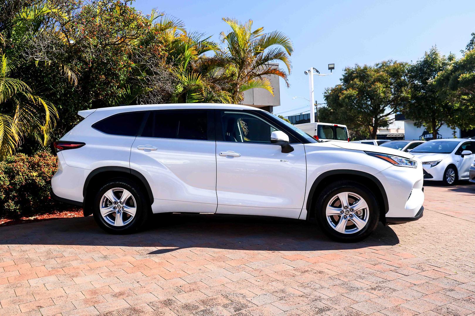 2025 Toyota Kluger GX AWD in White
