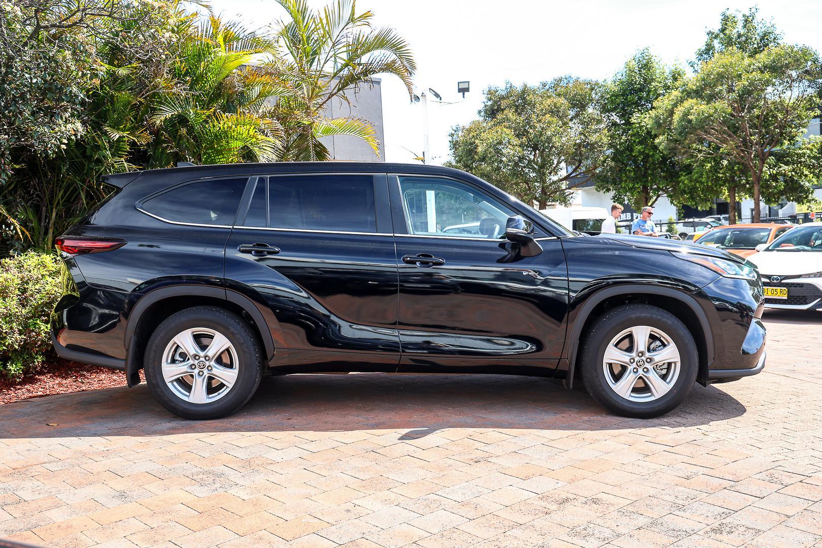 2025 Toyota Kluger GX AWD in Black