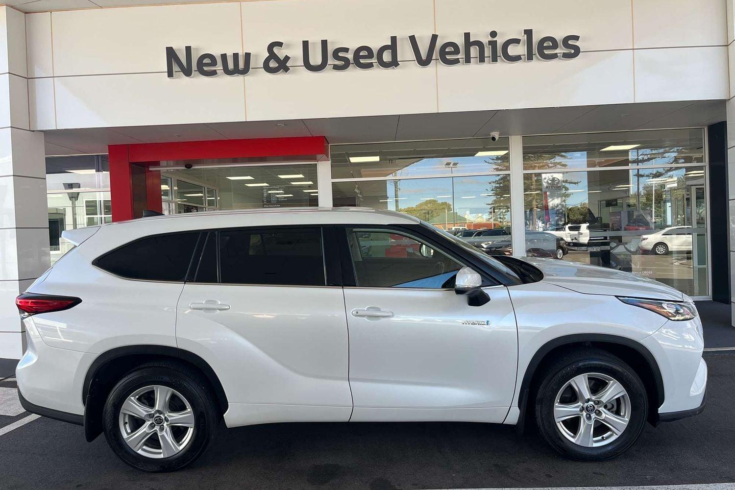 2022 Toyota Kluger GX in White