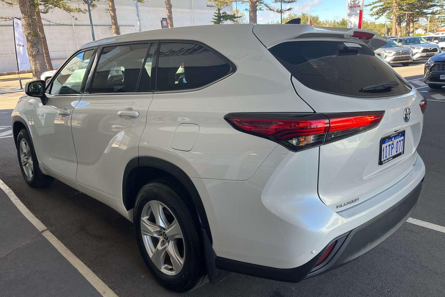 2022 Toyota Kluger GX in White