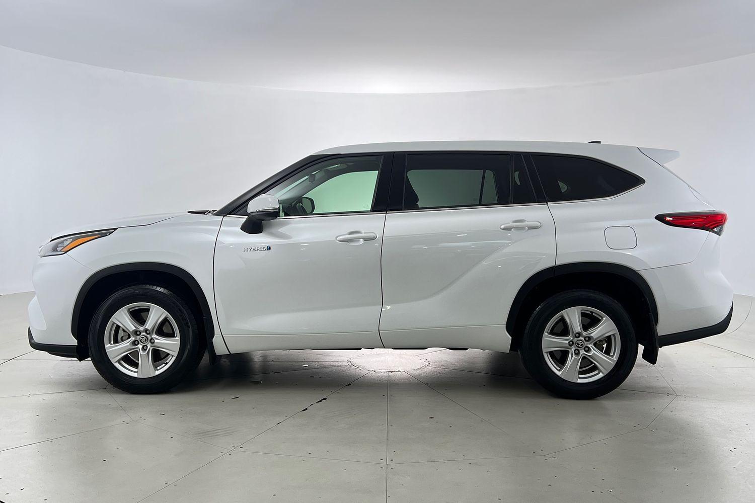 2022 Toyota Kluger GX AWD in White