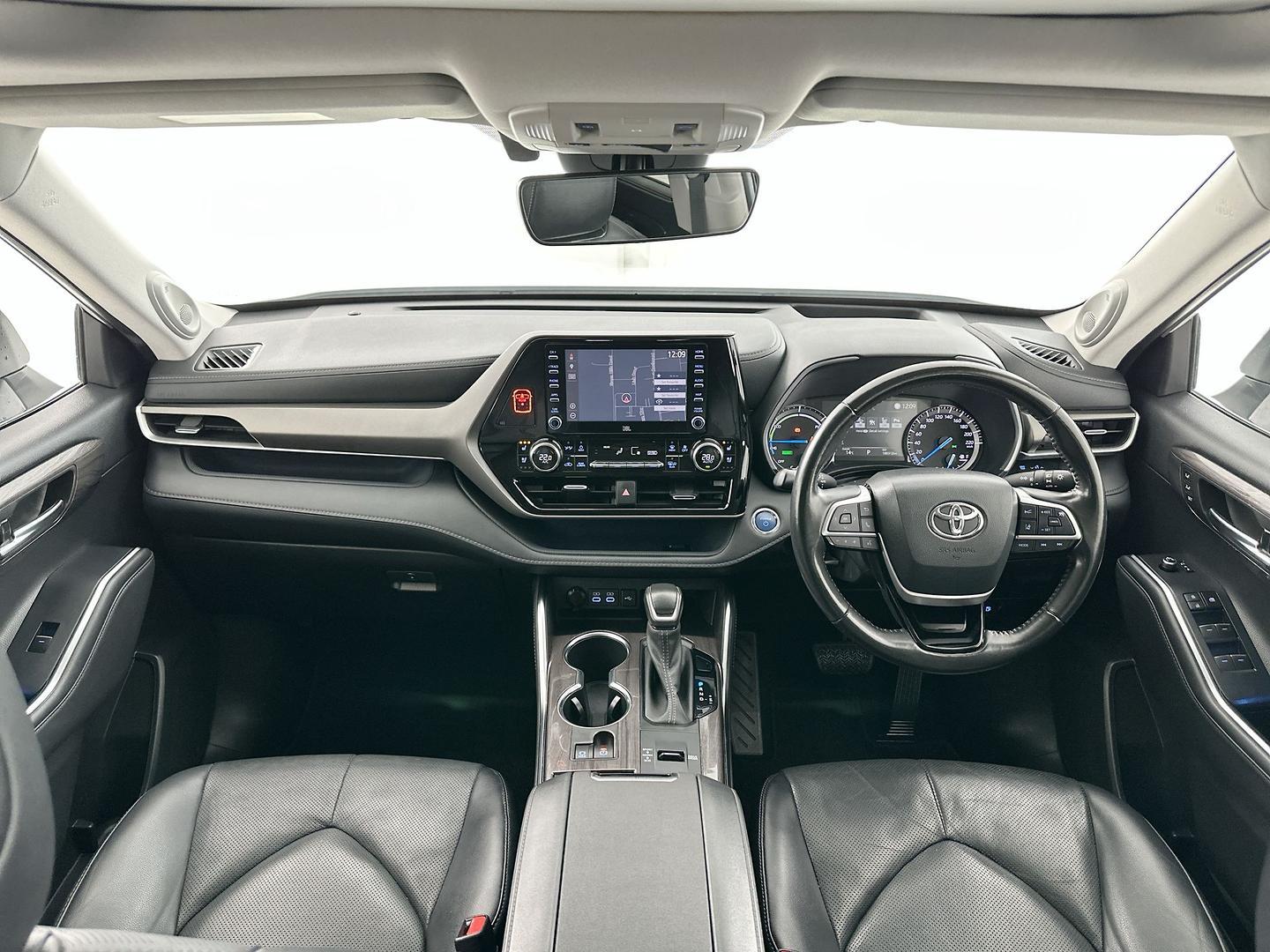 2022 Toyota Kluger Grande in White