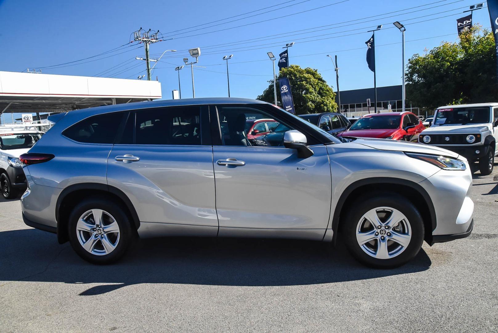 2025 Toyota Kluger GX in Silver