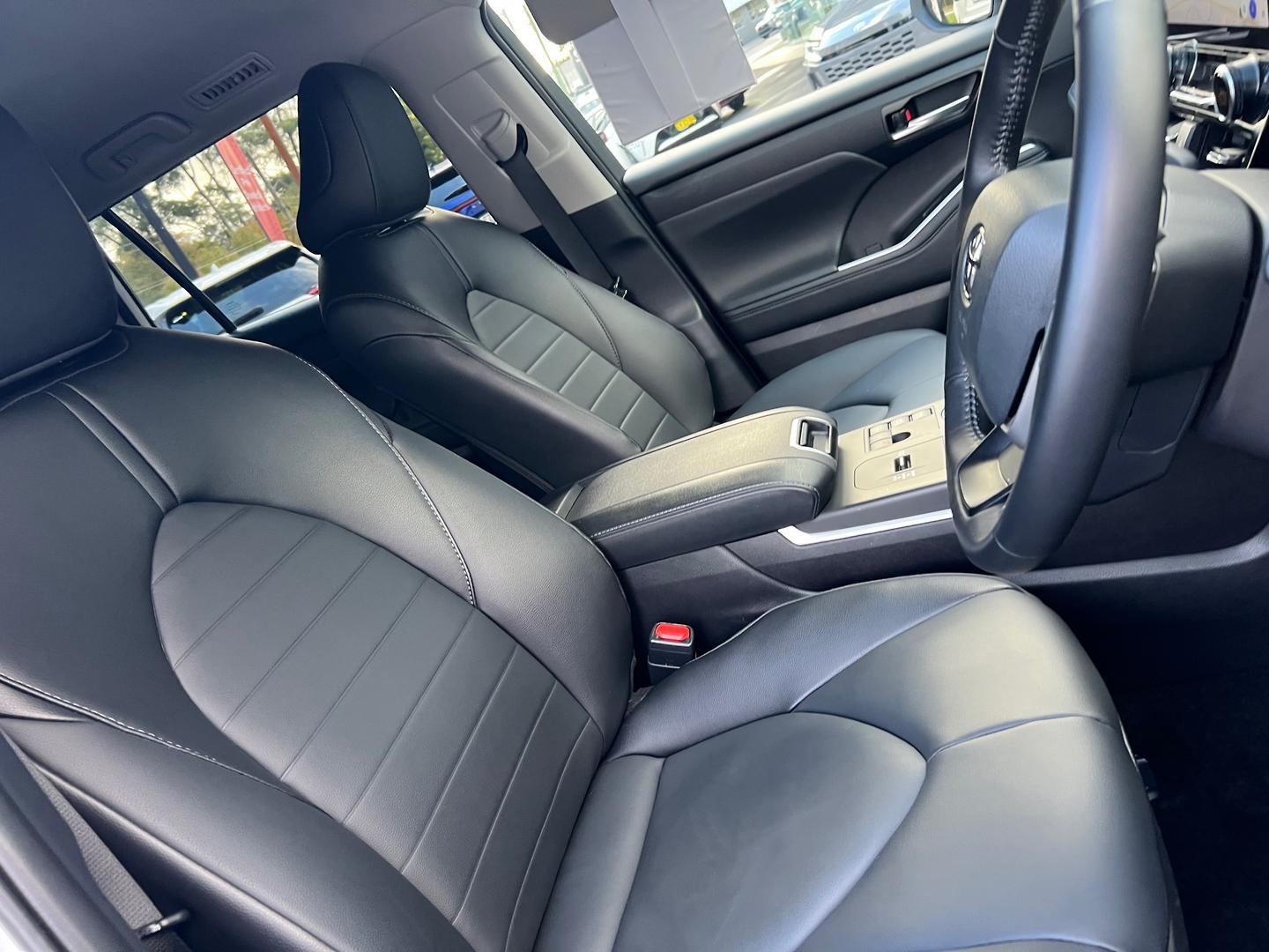2024 Toyota Kluger GXL in White