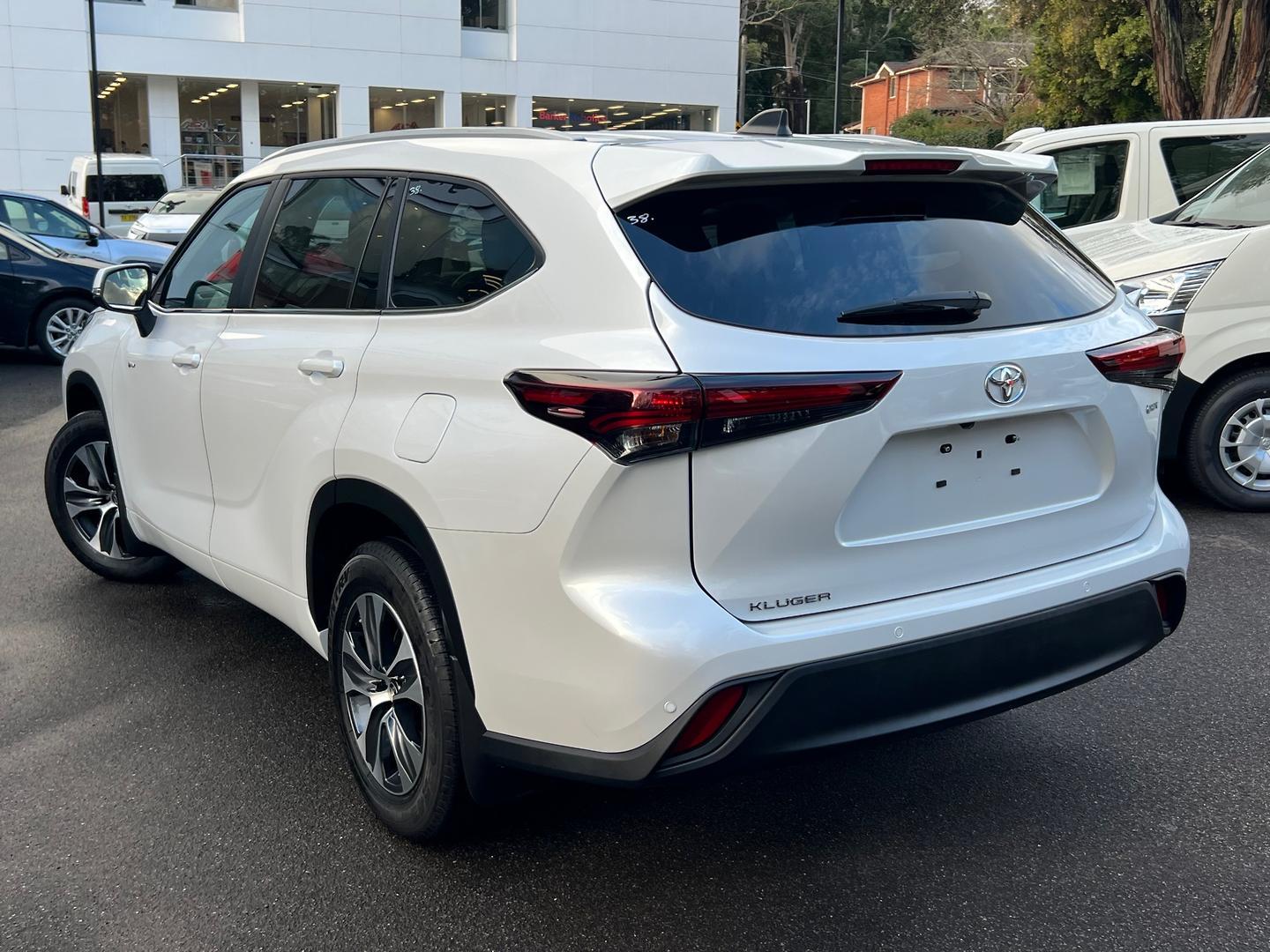 2024 Toyota Kluger GXL in White