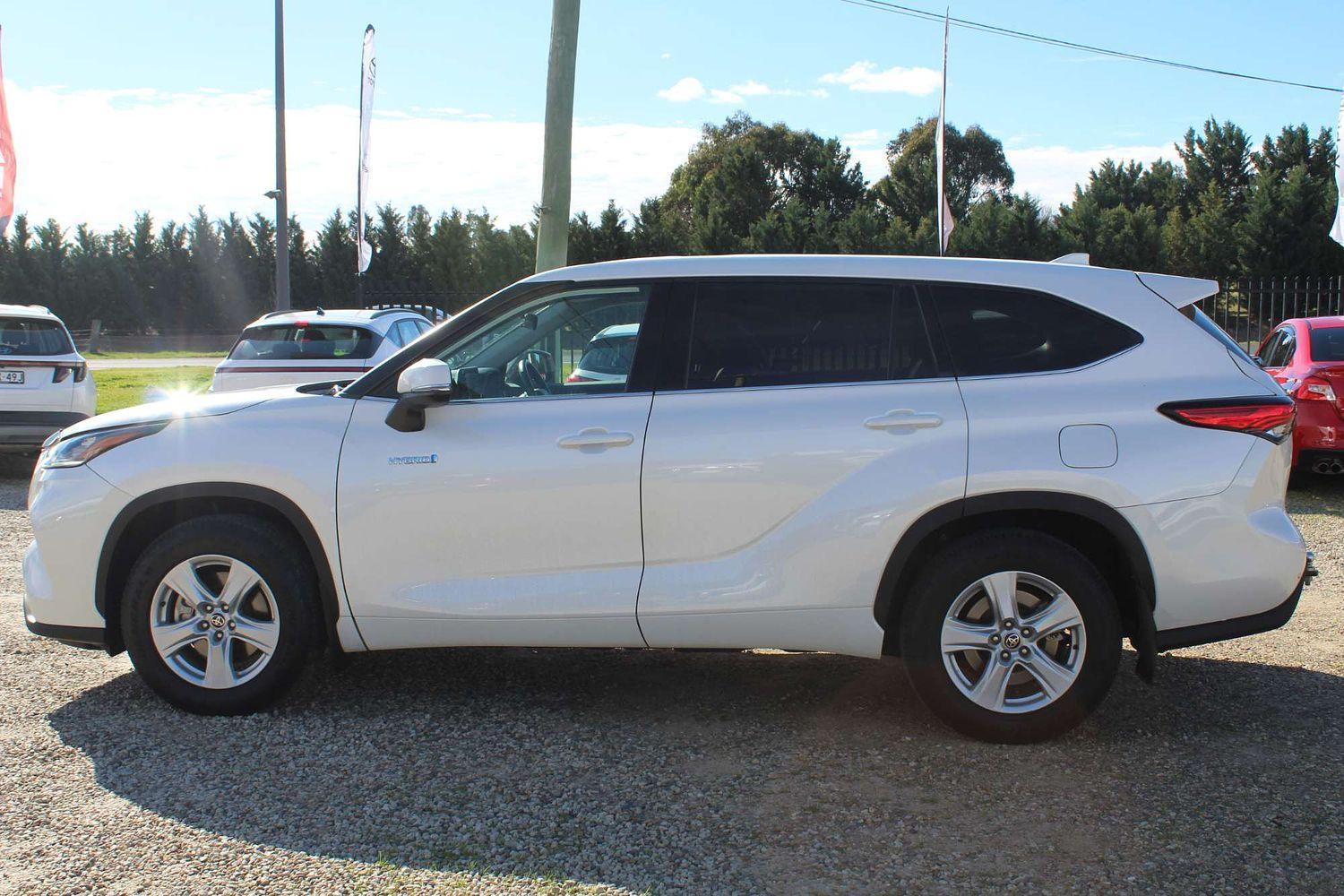2021 Toyota Kluger GX in White