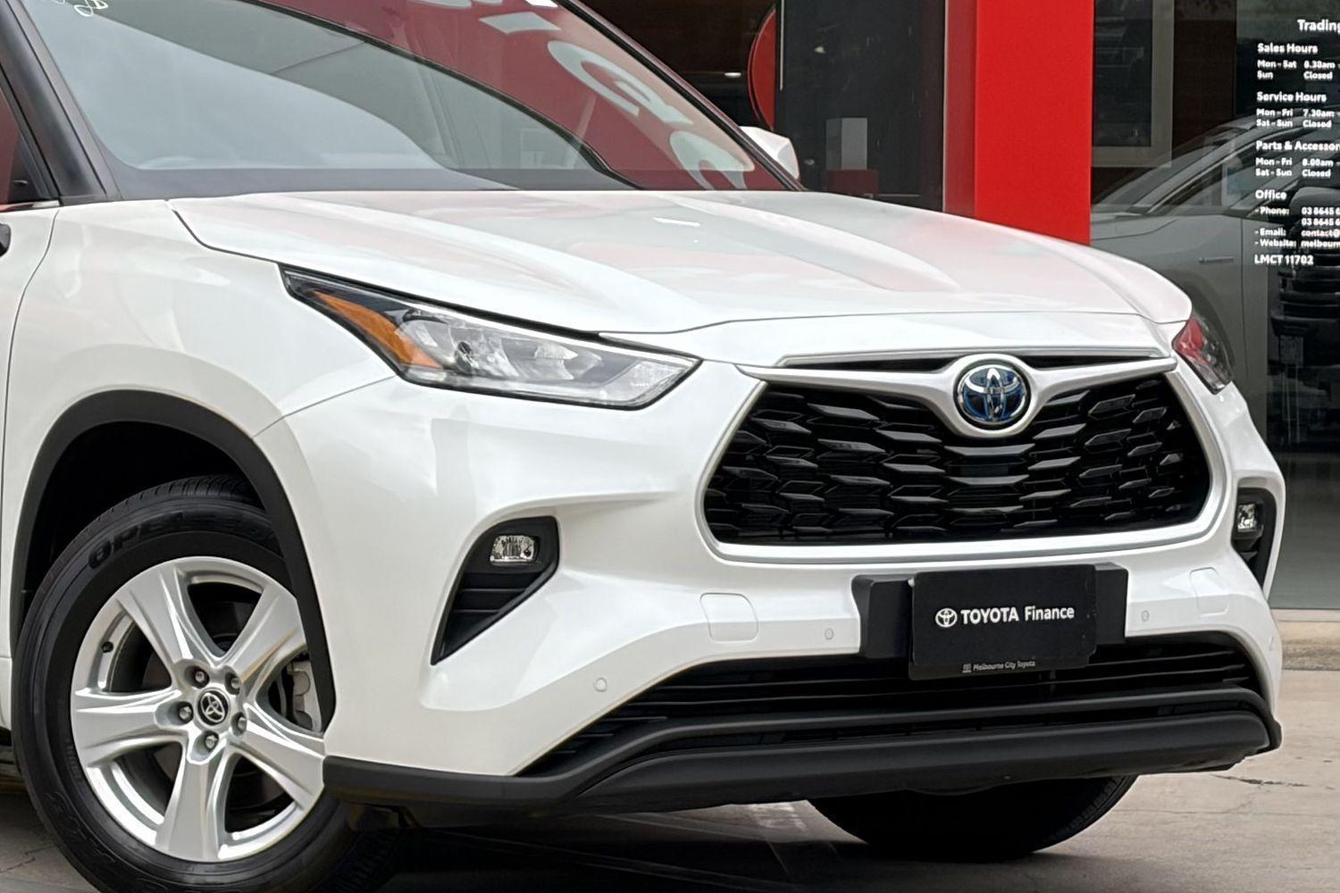 2022 Toyota Kluger GX in White