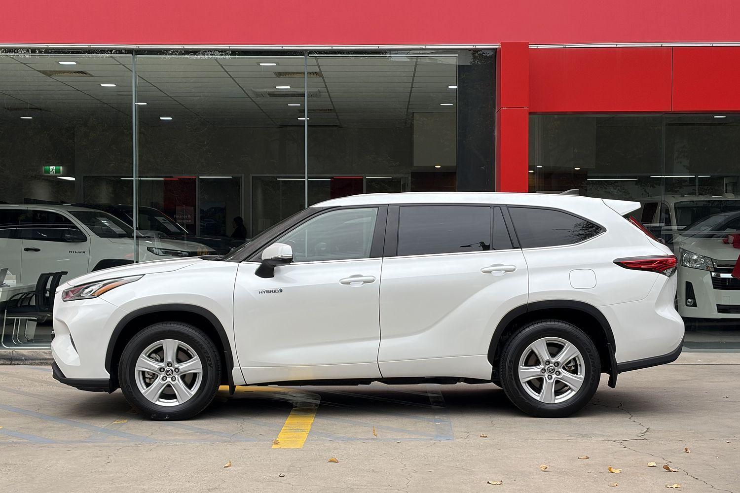 2022 Toyota Kluger GX in White
