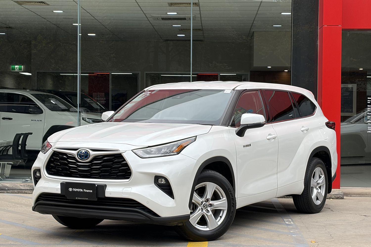 2022 Toyota Kluger GX in White