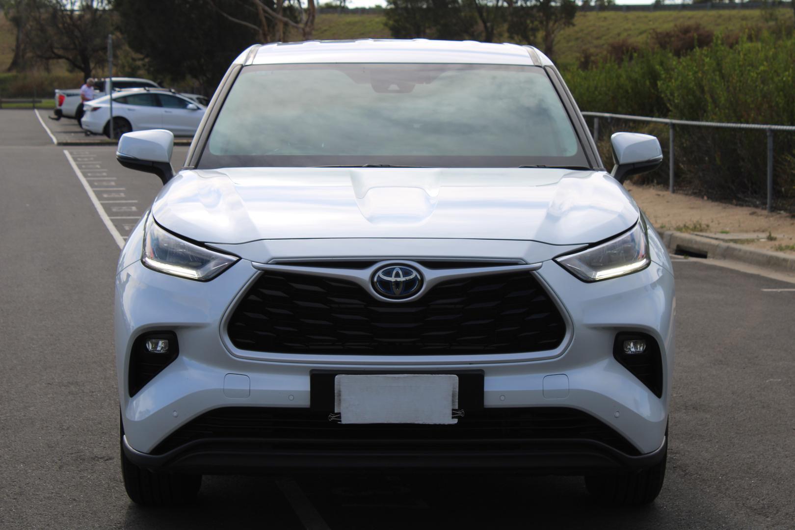 2022 Toyota Kluger GX in White
