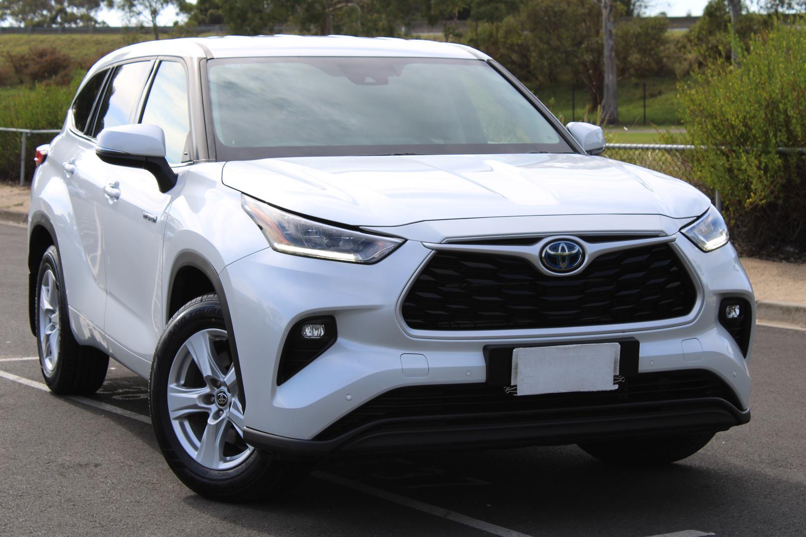 2022 Toyota Kluger GX in White