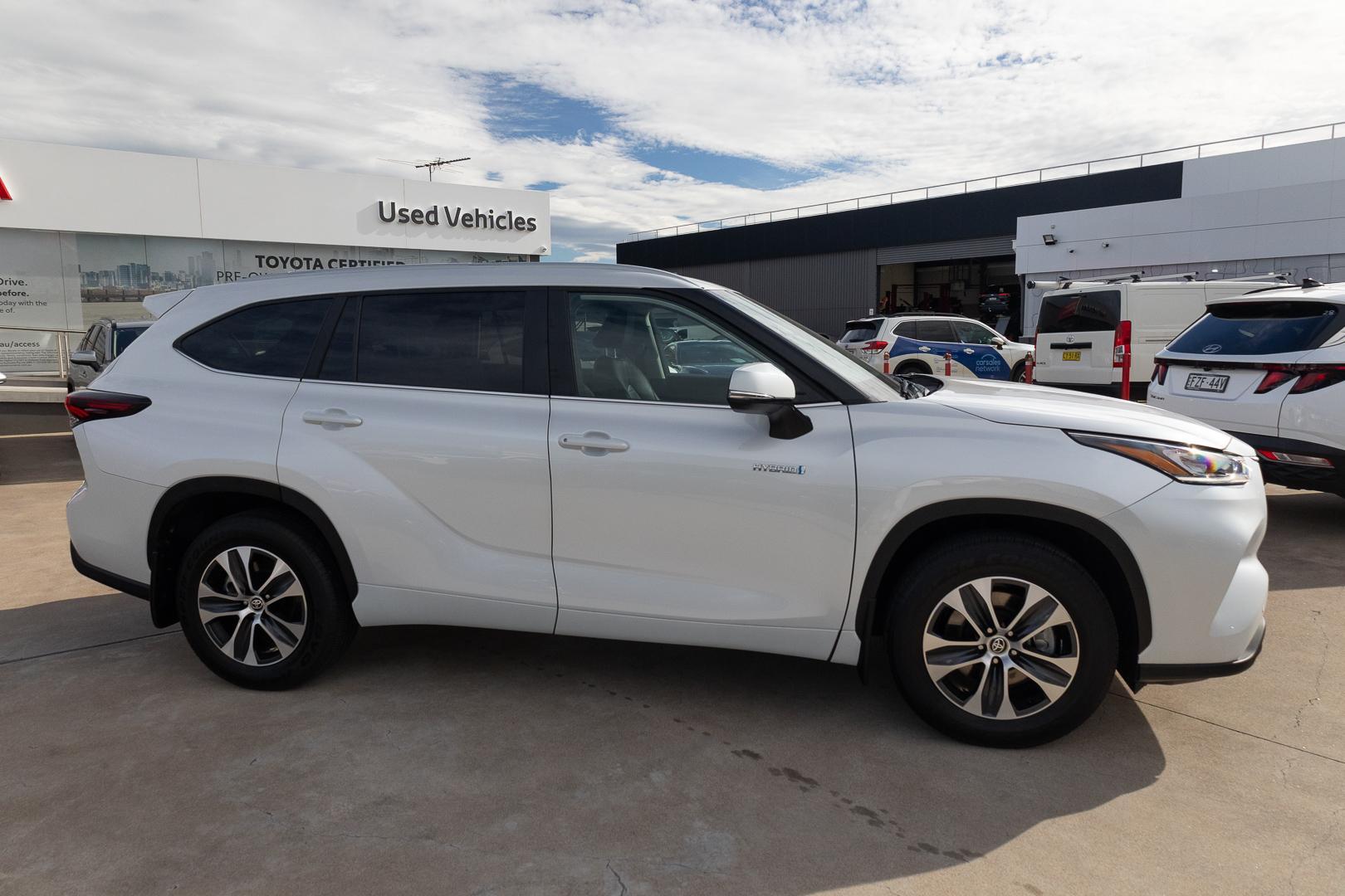 2024 Toyota Kluger GXL in White