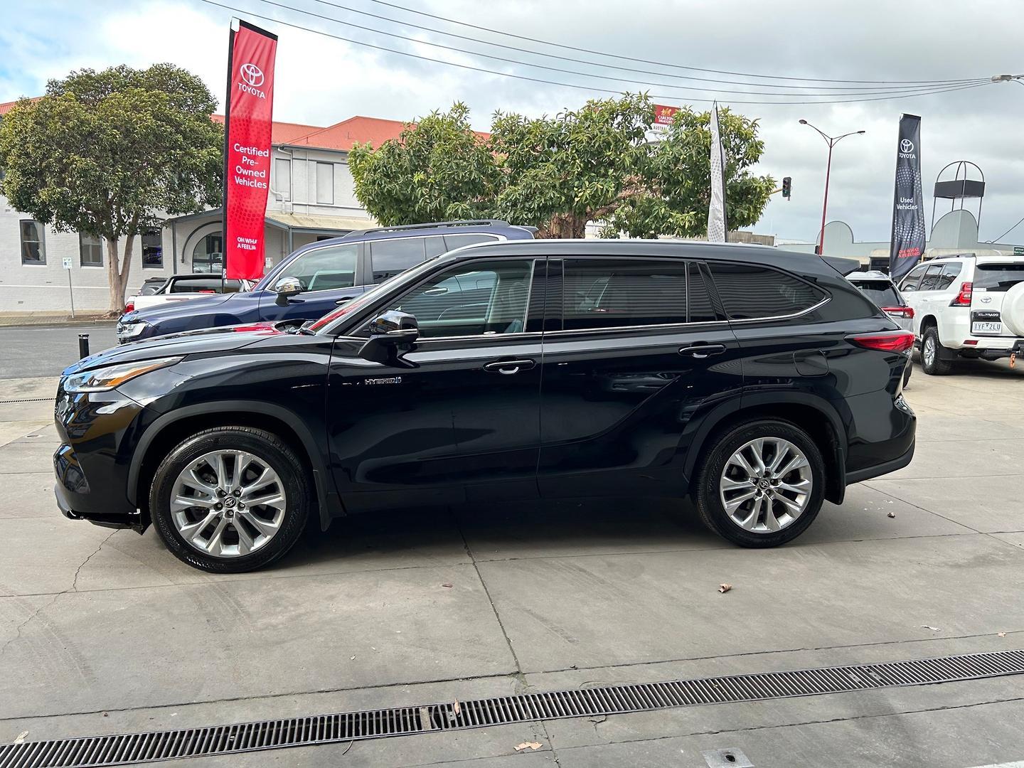2022 Toyota Kluger AWD GRANDE in Black