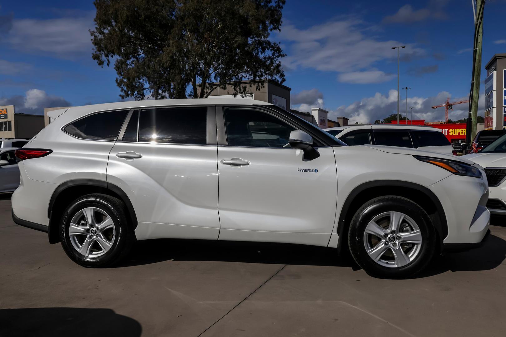 2023 Toyota Kluger GX AWD in White