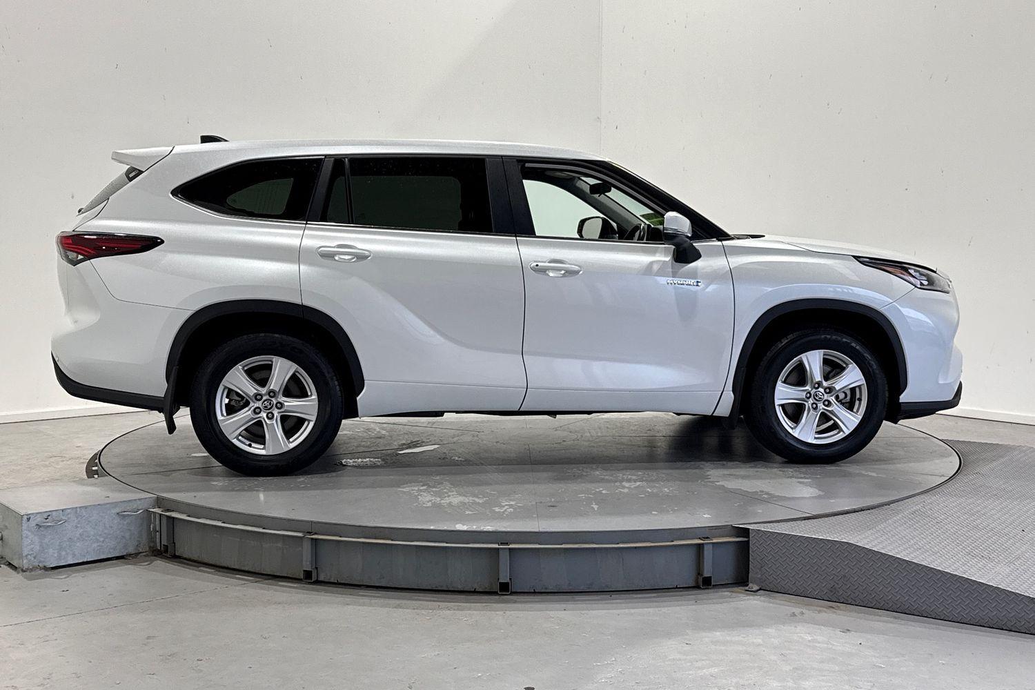 2024 Toyota Kluger GX AWD in White
