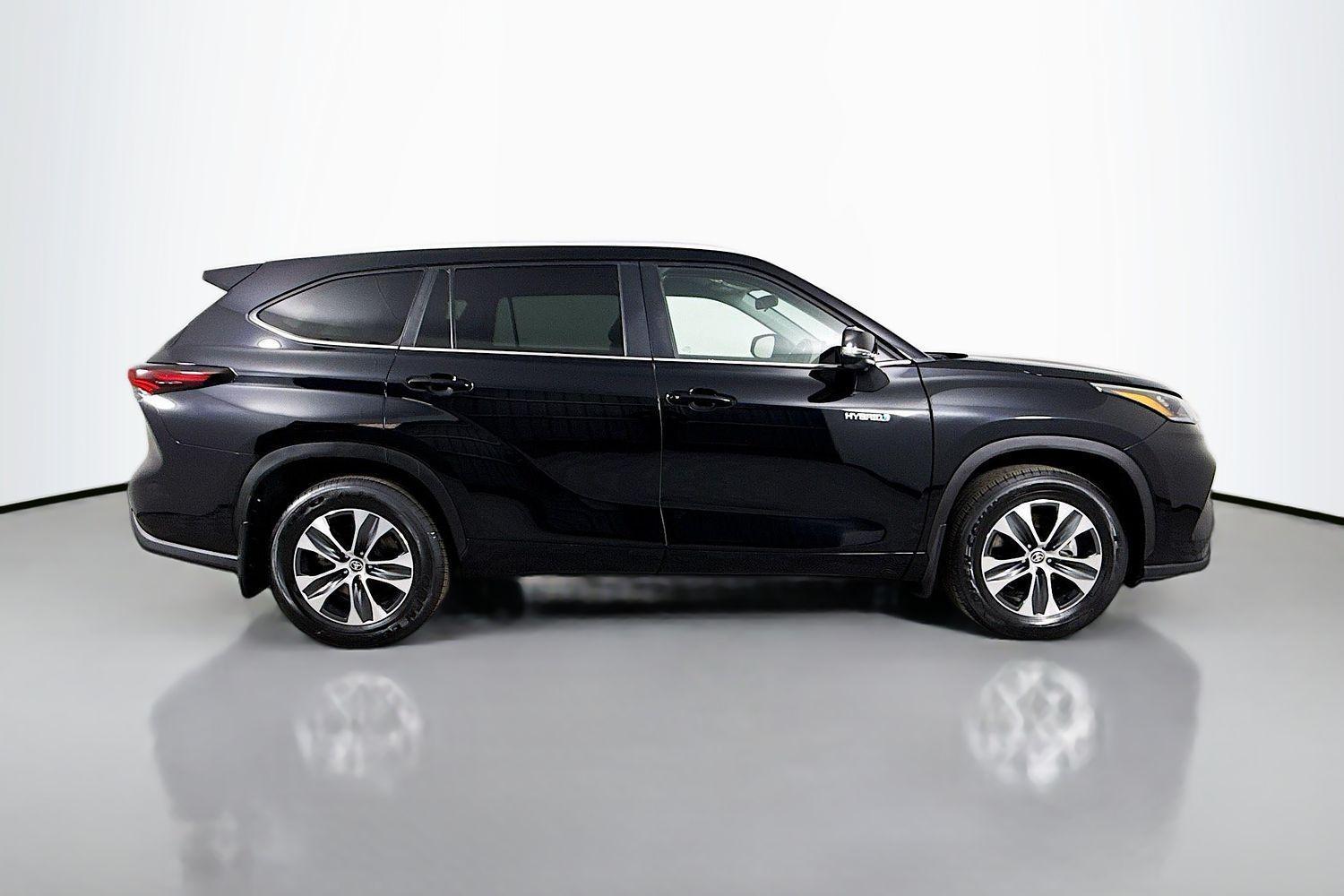 2024 Toyota Kluger GXL in Black