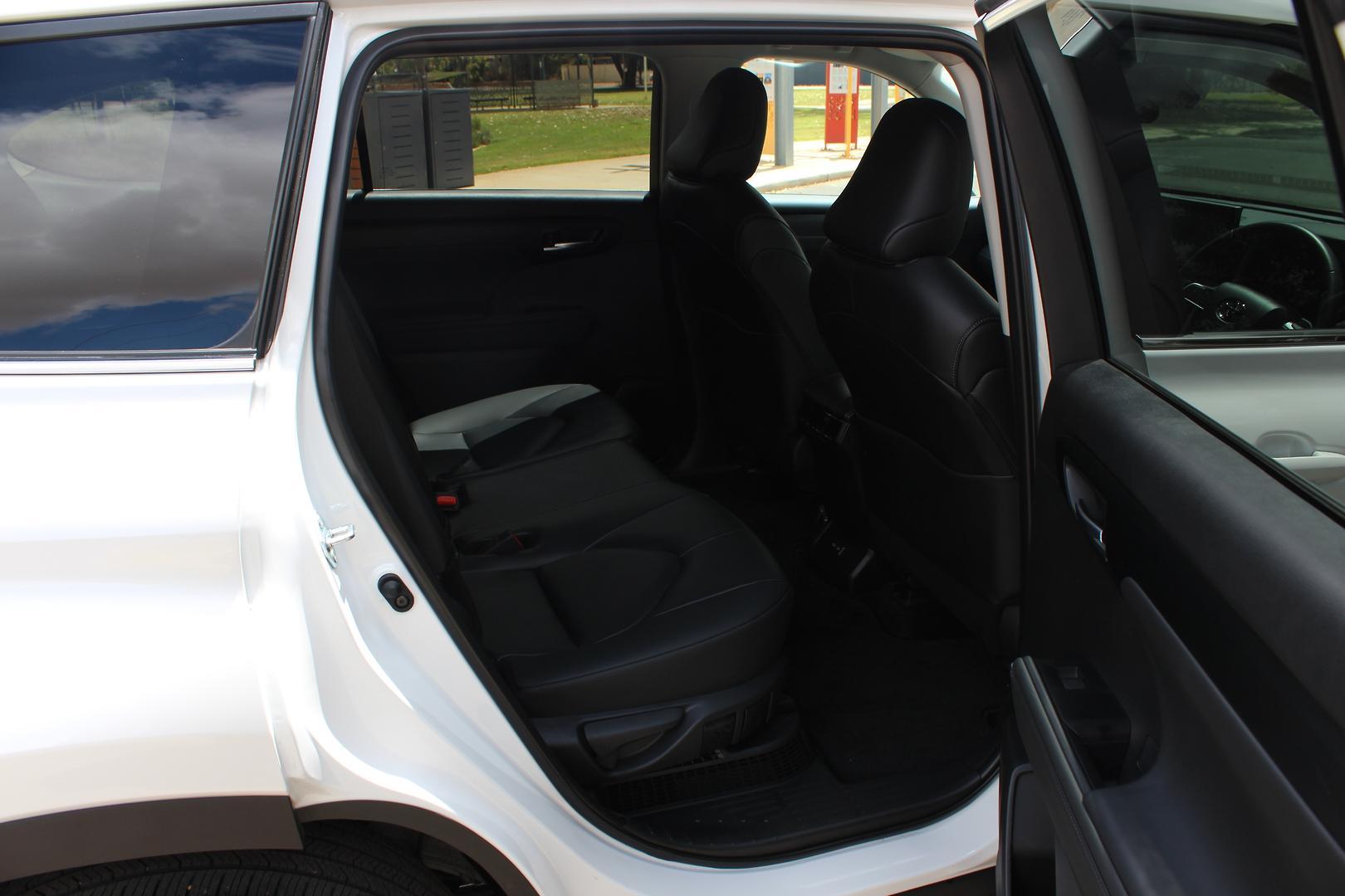 2025 Toyota Kluger GXL in White