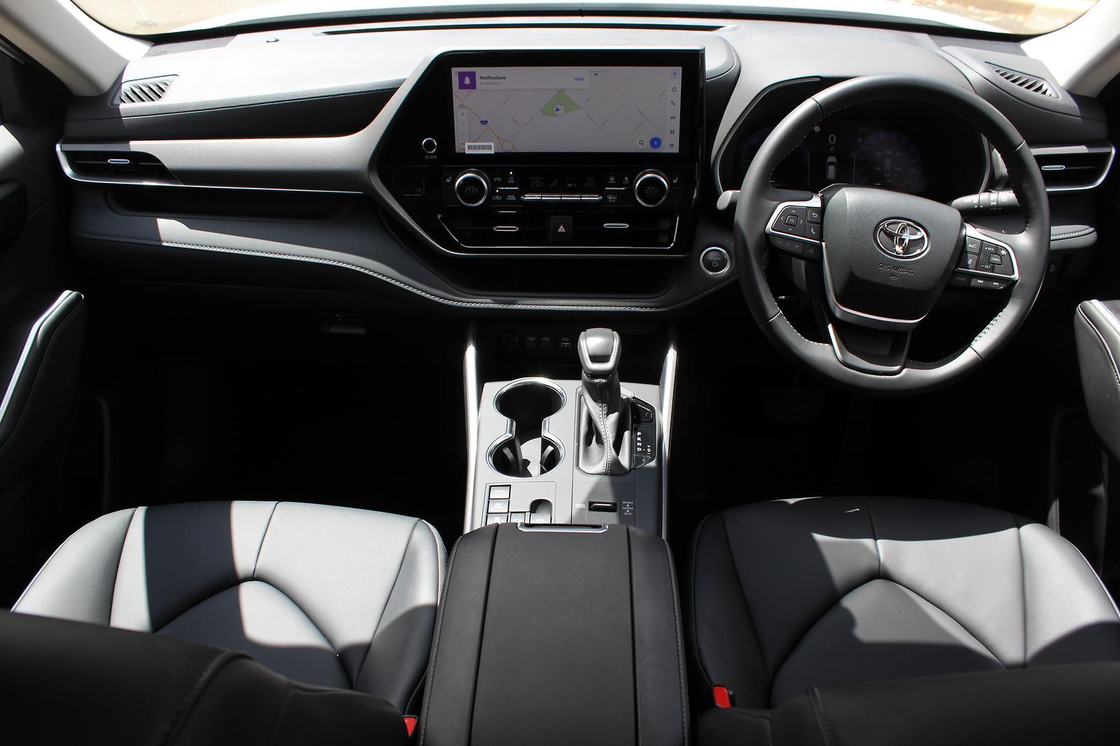 2025 Toyota Kluger GXL in White