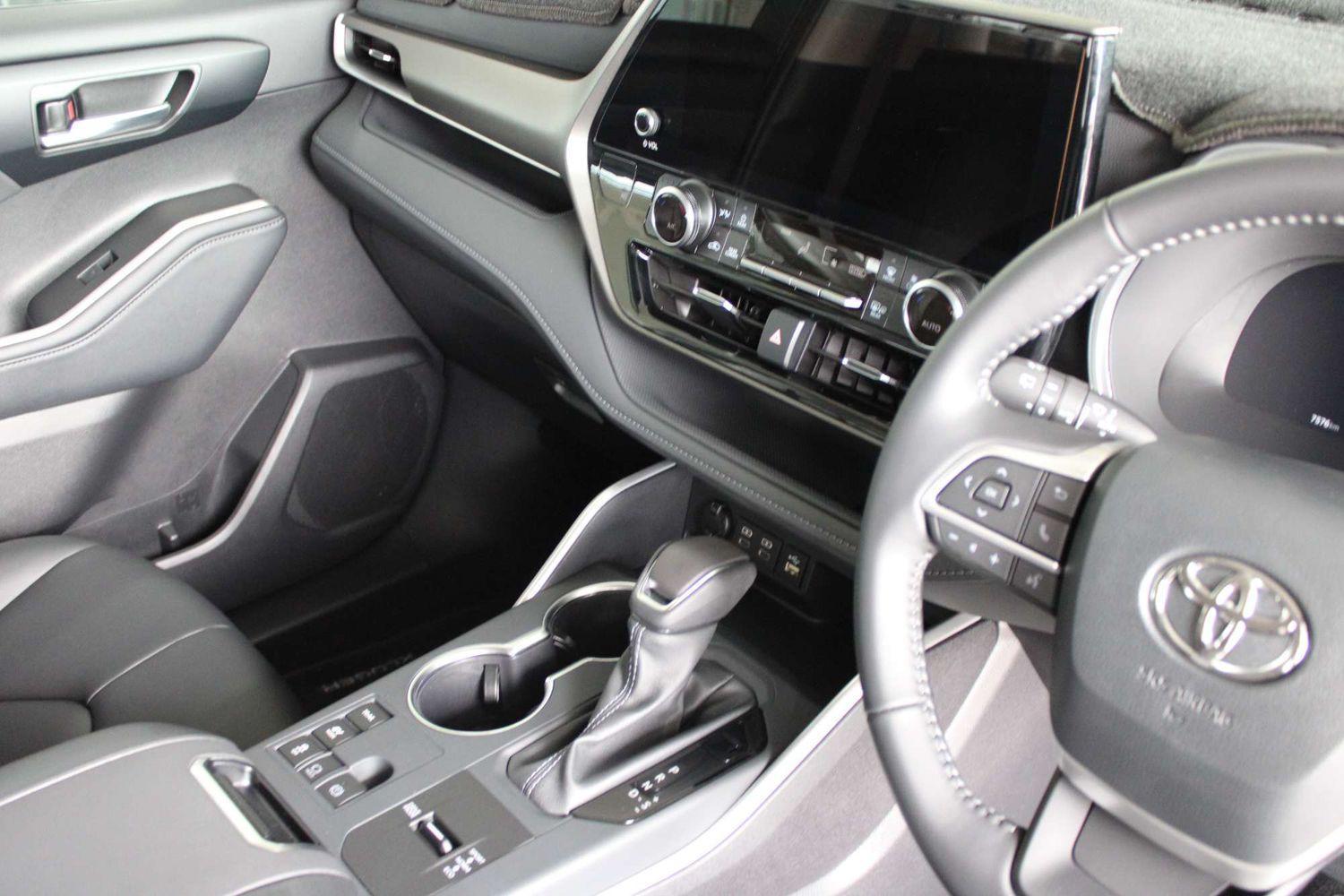 2025 Toyota Kluger GXL AWD in White