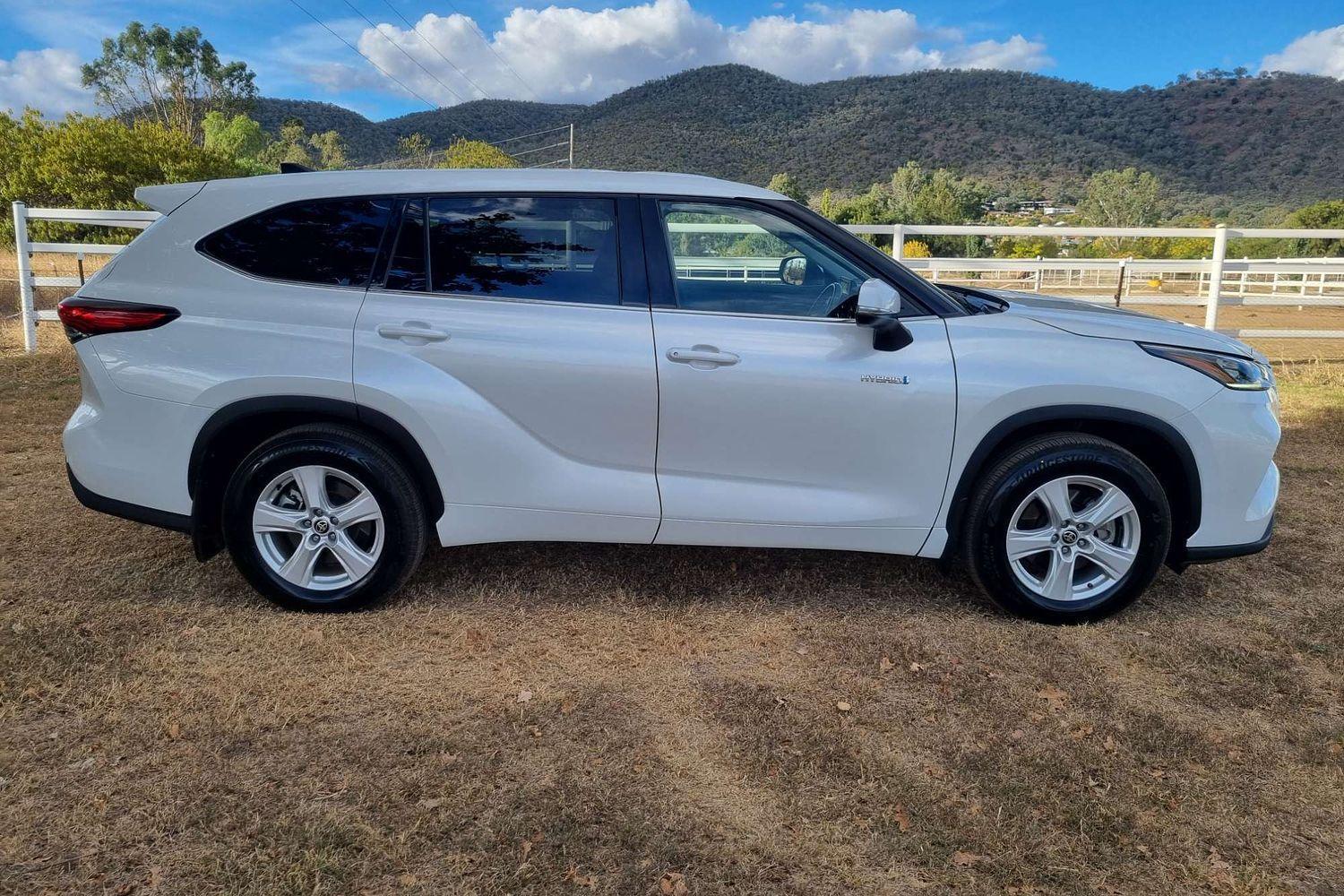 2022 Toyota Kluger GX AWD in White