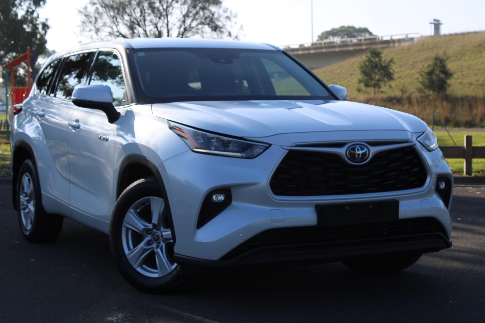 2022 Toyota Kluger GX in White